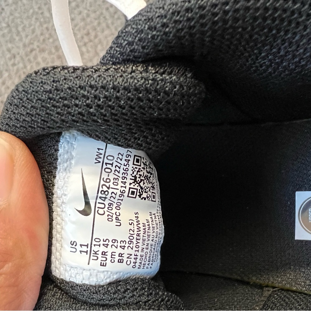 Nike Air Max AP men’s size 11 model : CU4826 010 newBlack /white /wolf grey